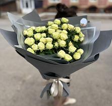 Букет Белые кустовые розы Солинеро в Токарево